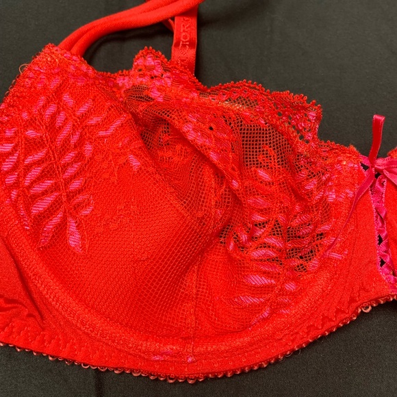 Victoria’s Secret Red Lace Bra w/ hot pink detail - Picture 2 of 4
